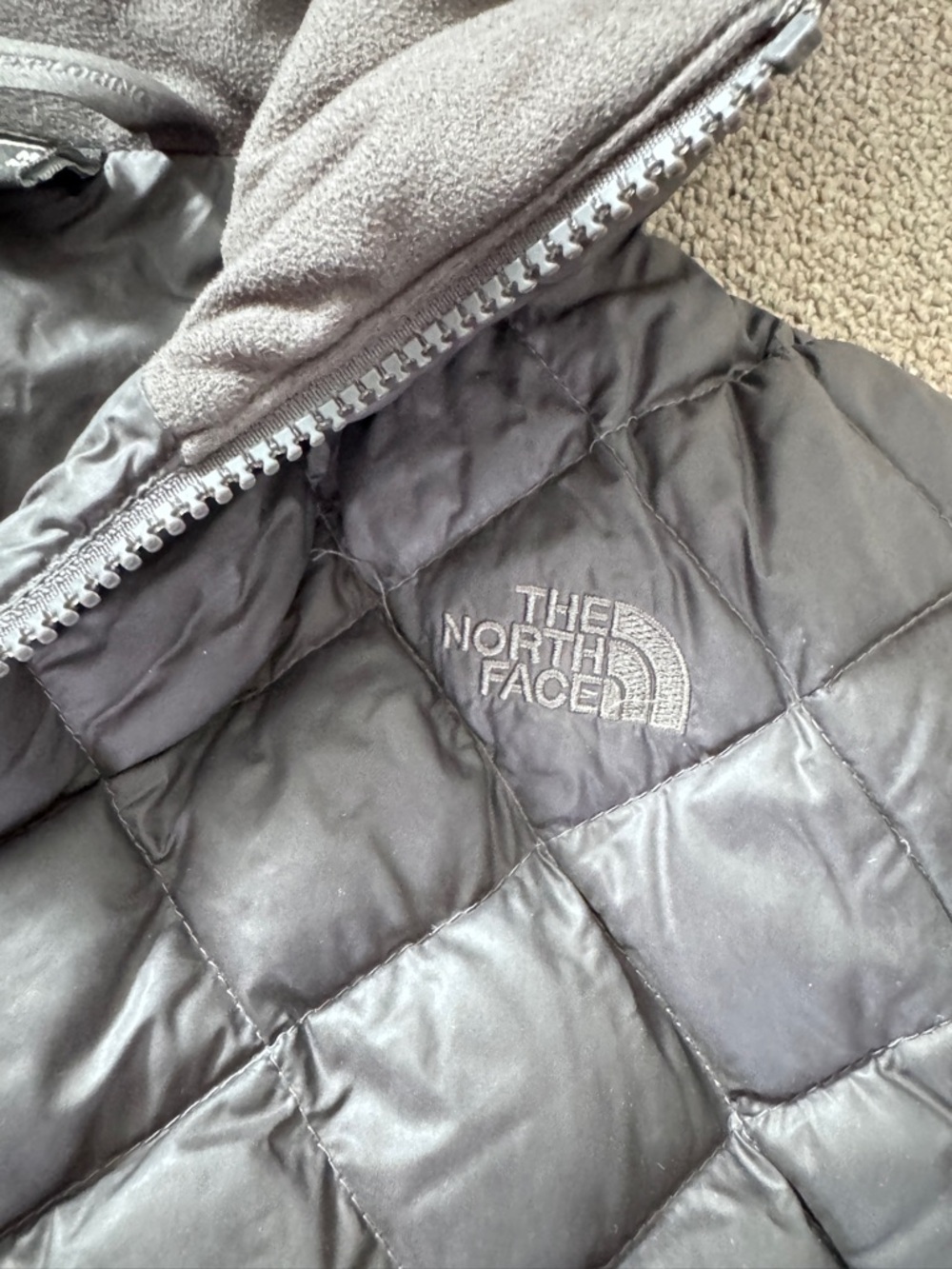 The North Face Women's Gray Quilted Hooded Puffer Coat - Picture 2 of 7